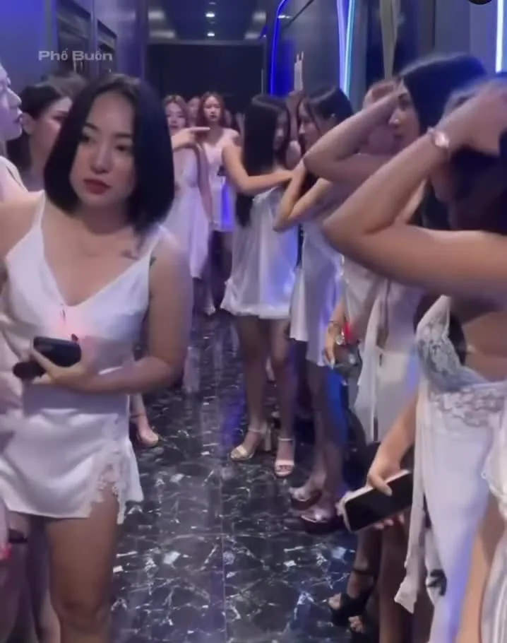 Preview for Chọn ai đây